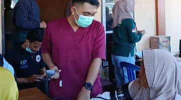Rumah Sakit Mandalika Bersama Karang Taruna Gelar Pengobatan Gratis di Lombok Tengah