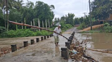 Jalan Rusak Parah dan Jembatan di Desa Kateng Lombok Tengah Terendam Banjir