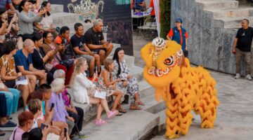 Kecak dan Barongsai Dance Show Meriahkan Perayaan Imlek dan Valentine di The Nusa Dua