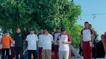 Lebaran Ketupat,Bupati Pathul Bersih Pantai Aan Bersama Aparat dan Warga