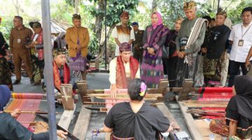 500 Penenun Meriahkan Pembukaan Begawe Jelo Nyensek 2026 di Sukarara
