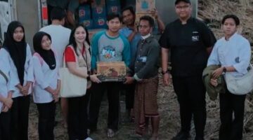 Poltekpar Lombok Salurkan Sembako untuk Warga Terdampak Kebakaran Sade