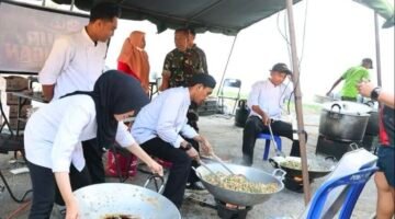 Poltekpar Lombok Terjunkan Mahasiswa dan Dosen Bantu Dapur Umum Sade